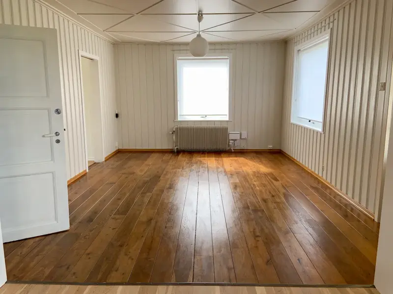 A living room virtually staged in a Vintage style generated with AInteriors interior design app, compared to the empty original.