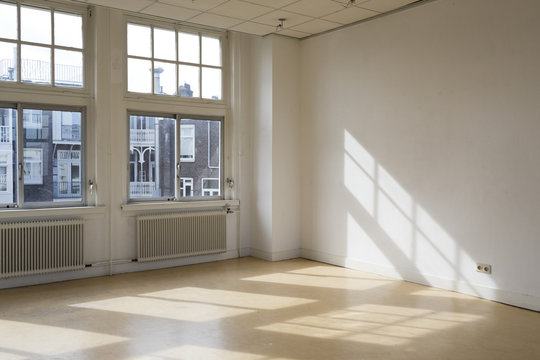 An original, undecorated room before using AInteriors for interior design ideas.
